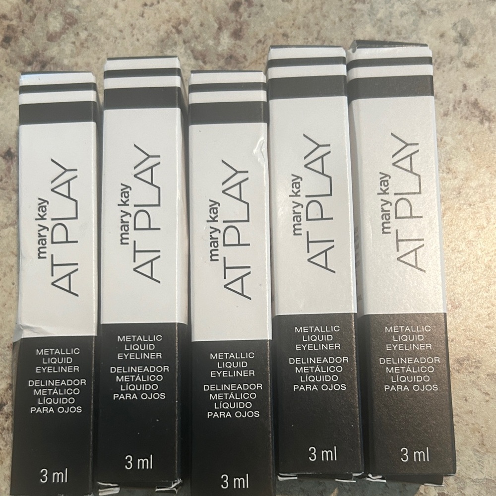 Mary Kay At Play Metallic Liquid Eyeliner - Black